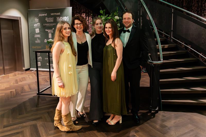 2-Sparkles-X-WKZ-209